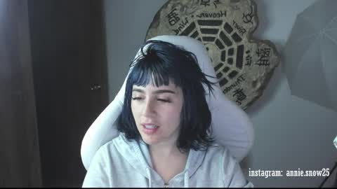 Snapshot of annie_snow_ chatting on 20, 2, 2025 JEANNE no olvides seguirme dont forget follow me uu online show from 20, 2, 2025