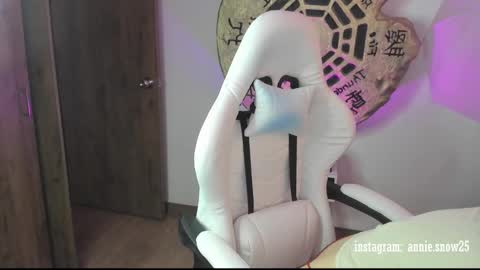 Snapshot of annie_snow_ chatting on 21, 2, 2025 JEANNE no olvides seguirme dont forget follow me uu online show from 21, 2, 2025