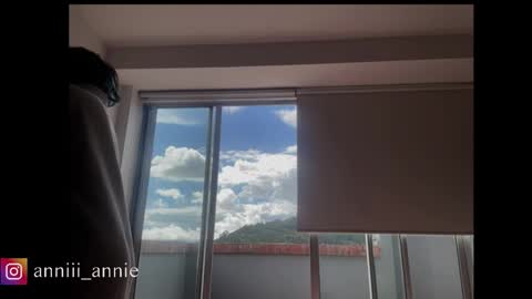 Snapshot of annie_snow_ chatting on 10, 9, 2025 JEANNE no olvides seguirme dont forget follow me uu online show from 10, 9, 2025