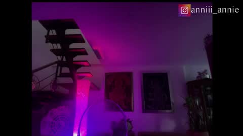 Snapshot of annie_snow_ chatting on 29, 9, 2025 JEANNE no olvides seguirme dont forget follow me uu online show from 29, 9, 2025