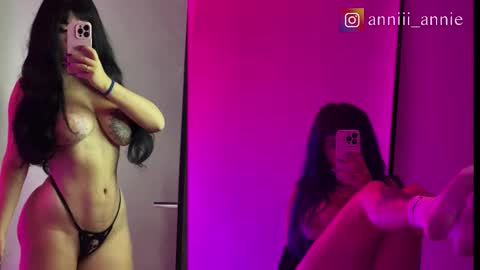 Snapshot of annie_snow_ chatting on 6, 11, 2025 JEANNE no olvides seguirme dont forget follow me uu online show from 6, 11, 2025