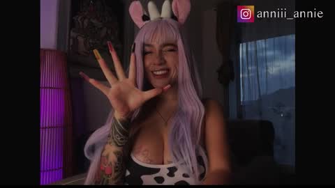 Snapshot of annie_snow_ chatting on 6, 11, 2025 JEANNE no olvides seguirme dont forget follow me uu online show from 6, 11, 2025