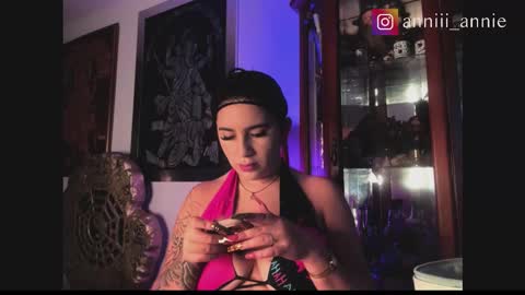 Snapshot of annie_snow_ chatting on 12, 11, 2025 JEANNE no olvides seguirme dont forget follow me uu online show from 12, 11, 2025