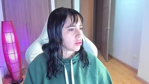 Snapshot of annie_snow_ chatting on 24, 11, 2025 JEANNE no olvides seguirme dont forget follow me uu online show from 24, 11, 2025