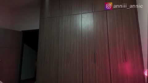 JEANNE no olvides seguirme dont forget follow me  uu online show from 16, 12, 2025