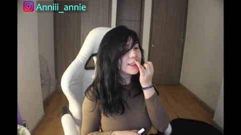 Snapshot of annie_snow_ chatting on 20, 2, 2026 JEANNE no olvides seguirme dont forget follow me uu online show from 20, 2, 2026