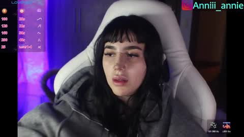 Snapshot of annie_snow_ chatting on 3, 3, 2026 JEANNE no olvides seguirme dont forget follow me uu online show from 3, 3, 2026