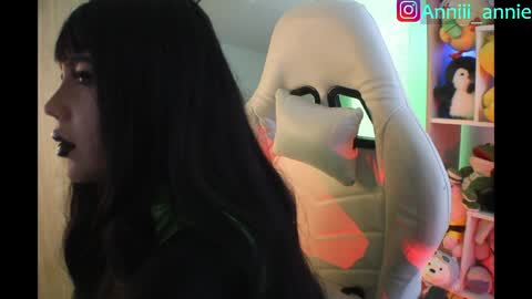 Snapshot of annie_snow_ chatting on 23, 4, 2026 JEANNE no olvides seguirme dont forget follow me uu online show from 23, 4, 2026