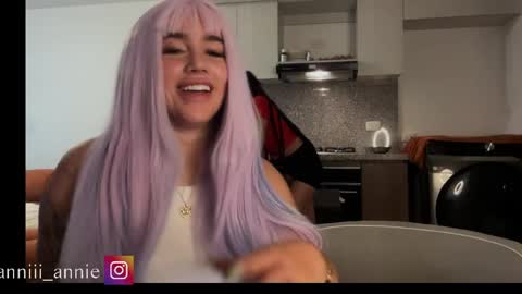 Snapshot of annie_snow_ chatting on 4, 5, 2026 JEANNE no olvides seguirme dont forget follow me uu online show from 4, 5, 2026