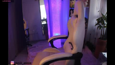 Snapshot of annie_snow_ chatting on 1, 6, 2026 JEANNE no olvides seguirme dont forget follow me uu online show from 1, 6, 2026