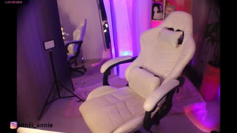 Snapshot of annie_snow_ chatting on 15, 6, 2026 JEANNE no olvides seguirme dont forget follow me uu online show from 15, 6, 2026