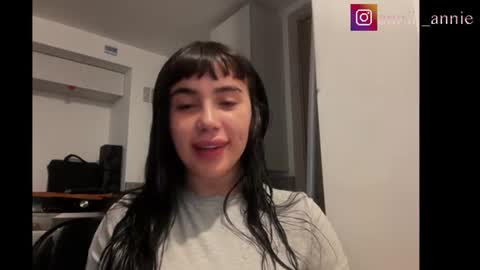 Snapshot of annie_snow_ chatting on 15, 6, 2026 JEANNE no olvides seguirme dont forget follow me uu online show from 15, 6, 2026