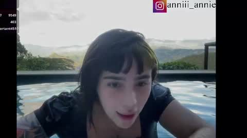Snapshot of annie_snow_ chatting on 25, 6, 2026 JEANNE no olvides seguirme dont forget follow me uu online show from 25, 6, 2026