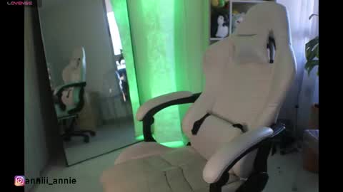 Snapshot of annie_snow_ chatting on 13, 7, 2026 JEANNE no olvides seguirme dont forget follow me uu online show from 13, 7, 2026