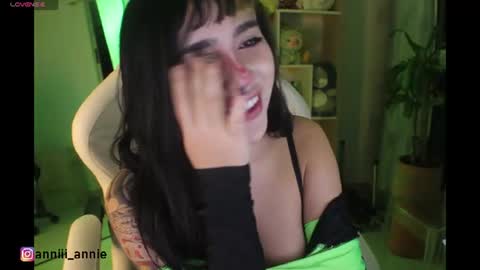 Snapshot of annie_snow_ chatting on 14, 7, 2026 JEANNE no olvides seguirme dont forget follow me uu online show from 14, 7, 2026