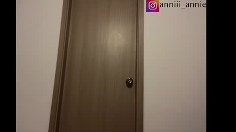 Snapshot of annie_snow_ chatting on 23, 7, 2026 JEANNE no olvides seguirme dont forget follow me uu online show from 23, 7, 2026