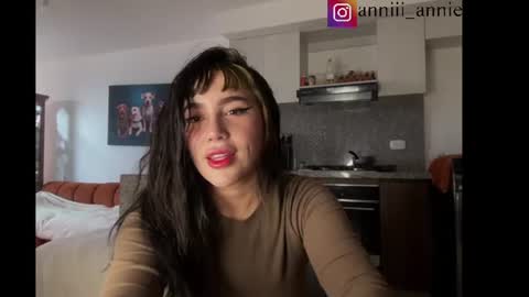 Snapshot of annie_snow_ chatting on 25, 7, 2026 JEANNE no olvides seguirme dont forget follow me uu online show from 25, 7, 2026