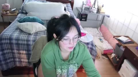 Snapshot of annie_swan_18 chatting on 21, 1, 2025 LAURA - A n n i e S w a n online show from 21, 1, 2025