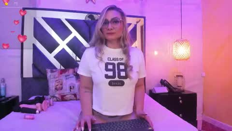 annie_vega17 online show from 8, 2, 2026