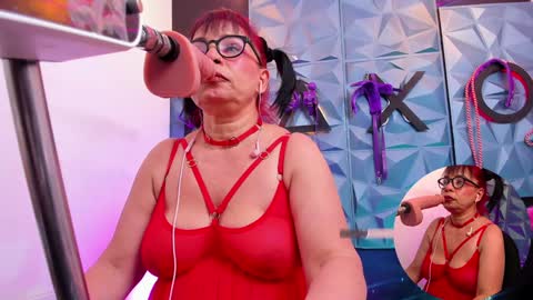 Snapshot of annie_wigg chatting on 6, 1, 2025 annie online show from 6, 1, 2025