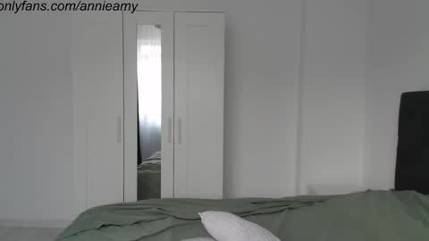 Annie online show from 4, 2, 2025