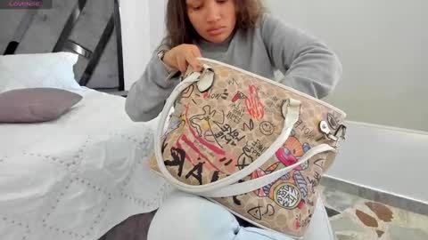 Snapshot of annieandstefan chatting on 3, 12, 2024 Annie and Stefan online show from 3, 12, 2024