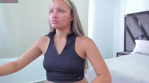 Snapshot of annieandstefan chatting on 13, 1, 2025 Annie and Stefan online show from 13, 1, 2025