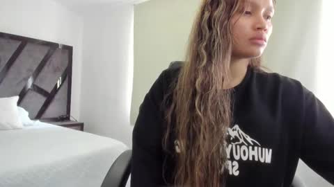 Snapshot of annieandstefan chatting on 20, 10, 2025 Annie and Stefan online show from 20, 10, 2025