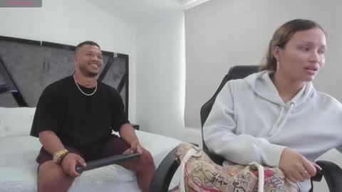 Snapshot of annieandstefan chatting on 1, 11, 2025 Annie and Stefan online show from 1, 11, 2025