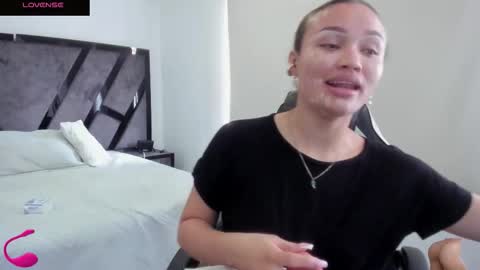 Snapshot of annieandstefan chatting on 15, 11, 2025 Annie and Stefan online show from 15, 11, 2025