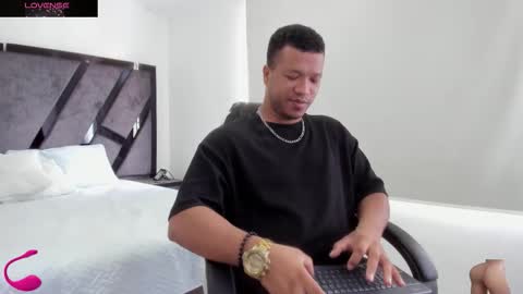 Snapshot of annieandstefan chatting on 25, 11, 2025 Annie and Stefan online show from 25, 11, 2025