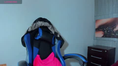 Snapshot of anniee_x chatting on 7, 7, 2026 Anniee online show from 7, 7, 2026