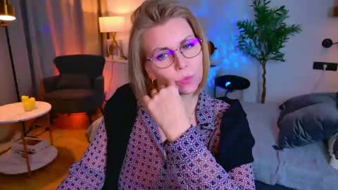 Snapshot of annielight chatting on 25, 4, 2026 Annie online show from 25, 4, 2026