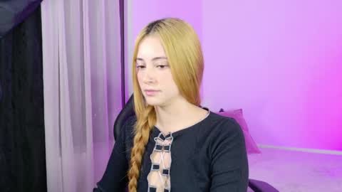 Snapshot of anniemora_ chatting on 22, 5, 2026 Annie online show from 22, 5, 2026