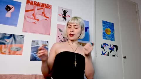 Snapshot of annietinky chatting on 4, 11, 2025 annietinky online show from 4, 11, 2025