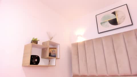 Annie Queen online show from 9, 1, 2025