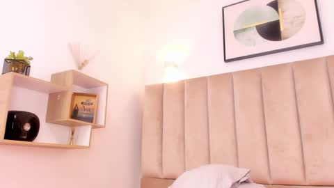 Annie Queen online show from 8, 2, 2025