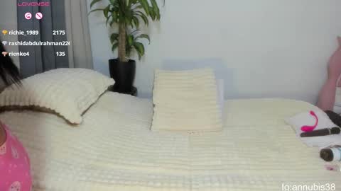 SOFIA INDEPENDENT MODEL online show from 3, 3, 2025