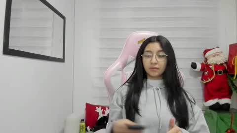 Snapshot of anny_jones01 chatting on 16, 12, 2025 anny_jones01 online show from 16, 12, 2025