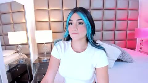 Snapshot of annyhizzle chatting on 1, 2, 2025 online show from 1, 2, 2025