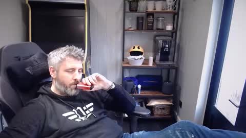 Snapshot of anonymousblokeuk chatting on 17, 12, 2024 anonymousblokeuk online show from 17, 12, 2024