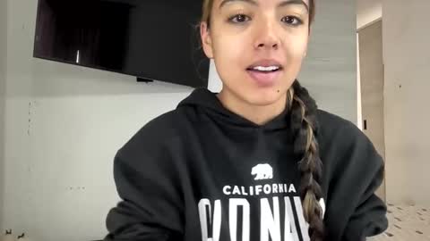 anotella_aa online show from 15, 4, 2026