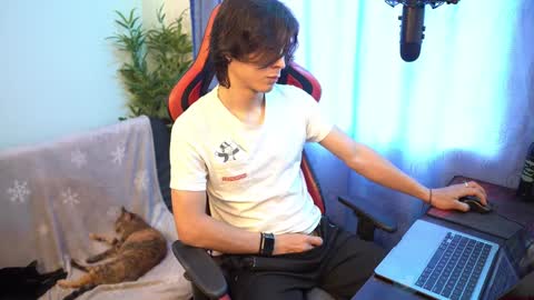 Anthony Buitrago Independent model online show from 10, 1, 2025