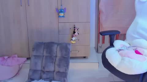 Snapshot of anto_sweet18 chatting on 25, 4, 2026 My birthday is on december 2nd surprise me with a gift from my amazonlist online show from 25, 4, 2026