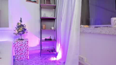 Antonela online show from 17, 12, 2024