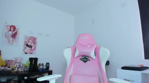 Snapshot of antonella_28_ chatting on 22, 10, 2025 Antonella online show from 22, 10, 2025