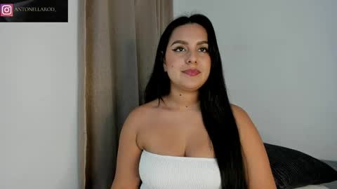 Snapshot of antonella_rod chatting on 23, 4, 2026 antonella_rod online show from 23, 4, 2026