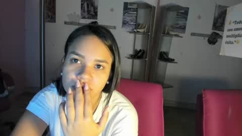 Snapshot of antonellakling_ chatting on 4, 7, 2026 ANTONELLA online show from 4, 7, 2026