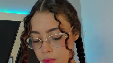 Snapshot of antonellepiercee chatting on 18, 1, 2025 A N T O N E L L E online show from 18, 1, 2025