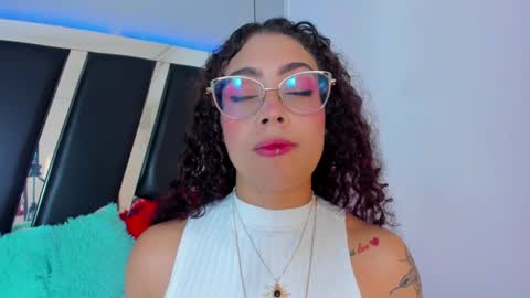 Snapshot of antonellepiercee chatting on 4, 2, 2025 A N T O N E L L E online show from 4, 2, 2025